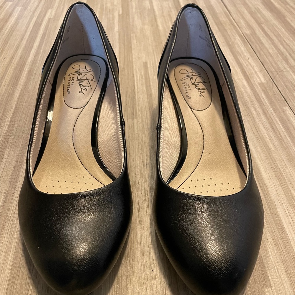 Black Lifestride comfort heel